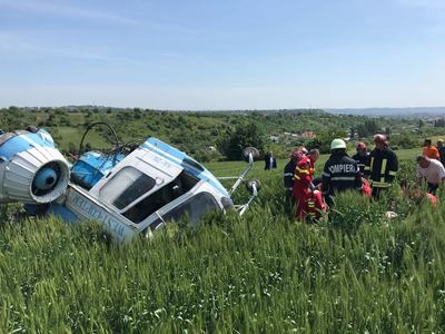 Cluj: Elicopter de mici dimensiuni, utilizat la activităţi agricole, prăbuşit în zona unui deal din Turda; cele două persoane care se aflau în interior sunt evaluate de medici