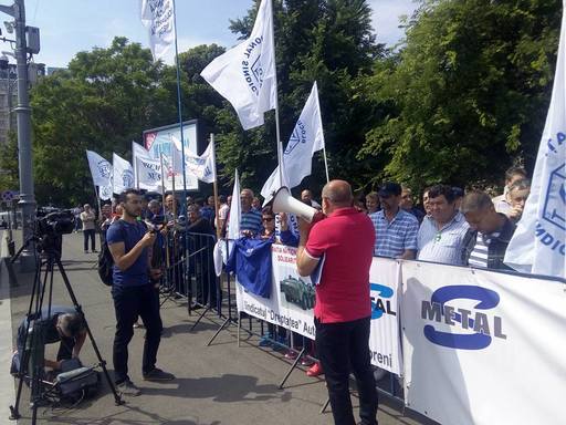 Blocul Naţional Sindical cere preşedintelui să ancheteze modul în care programele de înzestrare a forţelor militare au respectat Strategia naţională de apărare a ţării 2015-2019