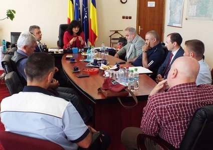 Şedinţă la Prefectura Buzău pe tema întârzierii lucrărilor la podul de la Mărăcineni - firma constructoare va suplimenta numărul de muncitori