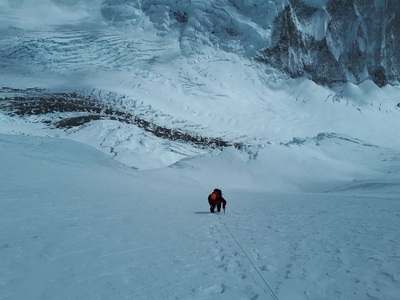 Horia Colibăşanu a renunţat la expediţia de pe Everest din cauza riscului de avalanşă de zăpadă şi gheaţă

