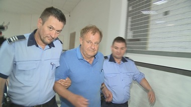 Austriacul reţinut de DIICOT Arad pentru pornografie infantilă, arestat la domiciliu pentru 30 de zile - FOTO

