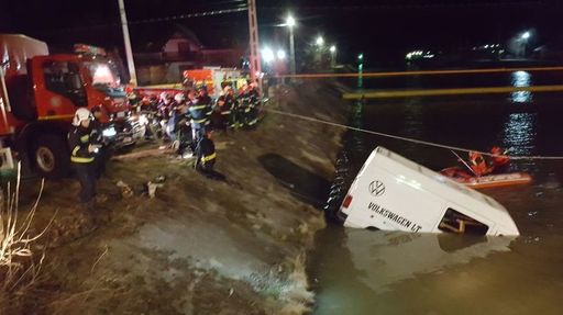 Familiile celor nouă persoane care au murit în accidentul grav produs luna trecută în judeţul Neamţ vor primi câte 10.000 de lei ajutor social de la Ministerul Muncii
