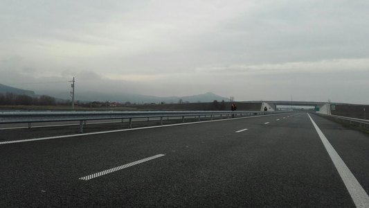 Restricţii de tonaj pe A2, DN7 şi DN39, până luni seară; CNAIR anunţă că taxa de pod la Feteşti poate fi plătită şi în ziua următoare trecerii