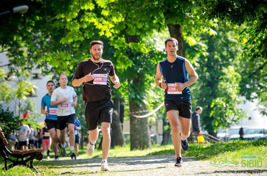 Aproape 4.000 de alergători, la cea de-a şaptea ediţie a Maratonului Internaţional Sibiu; poliţiştii au impus restricţii de circulaţie