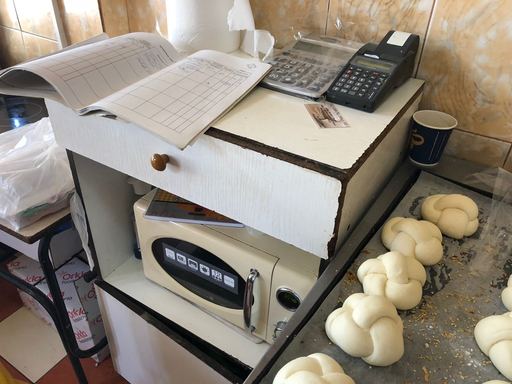 Patiserie din Constanţa, care livrează produse şi pentru două grădiniţe, închisă de Protecţia Consumatorilor din cauza mizeriei. VIDEO