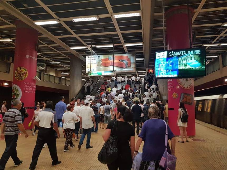 Metrorex: Staţia de metrou Piaţa Victoriei a fost închisă începând cu ora 20.00 
