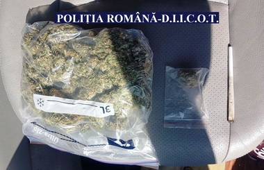 Aproape 1.000 de comprimate de MDMA, peste 460 de comprimate de ecstasy, două kilograme de substanţe psihoactive, heroină, cocaină şi cannabis, confiscate în ultimele două săptămâni de către poliţişti