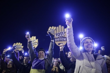 Protest anunţat astăzi, în faţa Parlamentului, sub sloganul "Ultimatum pentru Dragnea”. Sunt programate proteste şi în alte oraşe