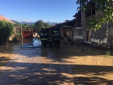 Alba: Aproximativ 430 de gospodării şi 40 de autoturisme au fost inundate