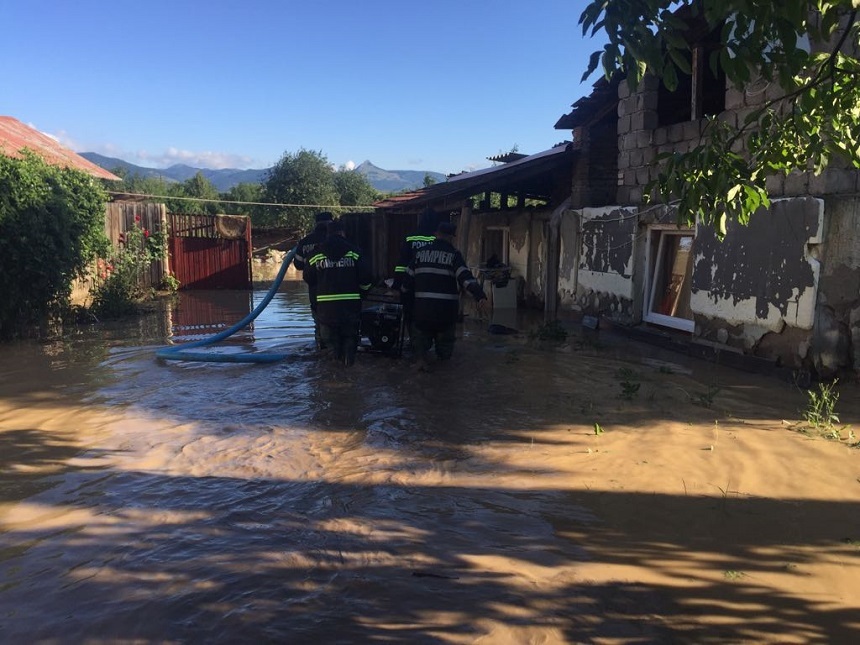 Alba: Aproximativ 430 de gospodării şi 40 de autoturisme au fost inundate