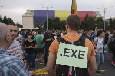 Protest anunţat pentru duminică în Piaţa Victoriei, dar şi în ţară: ”Cod roşu de OUG”