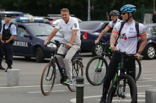 Klaus Iohannis, la marşul "Pedalăm pentru România” dedicat Centenarului Marii Uniri: Participarea mea o dedic şi acestui deziderat - să se creeze mai multă unitate între noi. FOTO/VIDEO