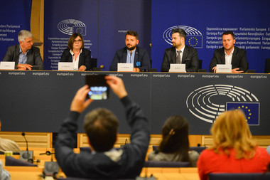Parlamentul European şi Untold vor lansa în toamnă un concurs internaţional prin care studenţii vor putea propune proiecte de reciclare a deşeurilor