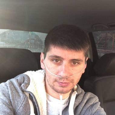 Un tânăr din Braşov care aştepta de doi ani un transplant de plămâni a murit. El strânsese deja banii pentru operaţie. Ministrul Sănătăţii: Fusese evaluat şi primise acceptul pentru transplant, dar a fost prea târziu pentru el