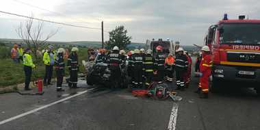 Accident grav în Iaşi, între un microbuz, un autocar şi un autoturism: trei persoane au fost rănite, iar şoferul autoturismului a murit. A fost activat Planul Roşu de Intervenţie. FOTO/ VIDEO