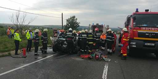 Accident grav în Iaşi, între un microbuz, un autocar şi un autoturism: trei persoane au fost rănite, iar şoferul autoturismului a murit. A fost activat Planul Roşu de Intervenţie. FOTO/ VIDEO