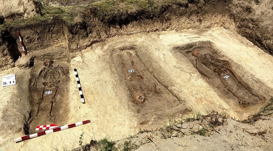 Tulcea: Nouă campanie de investigaţii arheologice pentru căutarea mormintelor şi recuperarea osemintelor deţinuţilor politici morţi în lagărul de muncă de la Periprava