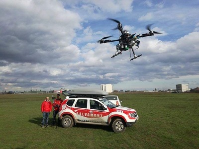 Dronele, folosite în activitatea salvamontiştilor din mai multe zone ale ţării, pentru cercetare aeriană, dar şi pentru transportul echipamentelor. FOTO