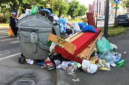 Retim, aceeaşi societate de salubritate care a provocat o criză a gunoaielor la Arad, a anunţat că nu va mai curăţa străzile din Timişoara

