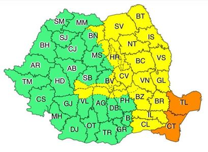 Meteorologii au prelungit până joi seară avertizarea cod galben de ploi torenţiale, vijelii şi grindină 