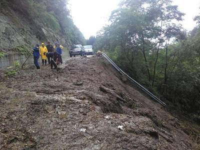 Hunedoara: Sarmizegetusa Regia se închide temporar din cauza unor alunecări de teren pe drumul de acces