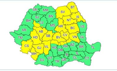 Meteorologii au prelungit din nou avertizarea de vreme rea; 21 de judeţe vor fi sub cod galben de furtună, până miercuri dimineaţă