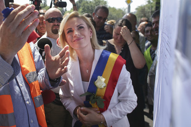Primăria Capitalei plăteşte aproape 2 milioane de lei pentru organizarea unei tabere pentru 1.000 de pensionari în Grecia