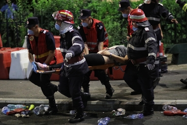 Ministrul Sănătăţii i-a vizitat pe cinci dintre răniţii spitalizaţi în urma incidentelor din Piaţa Victoriei şi spune că starea lor este bună: Este foarte important că au fost lăsaţi să intre în mulţime şi să acorde primul ajutor