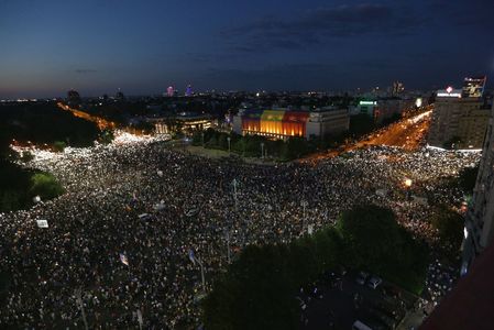 Un nou protest anunţat pentru duminică seară în Piaţa Victoriei din Capitală, pentru a treia zi consecutiv