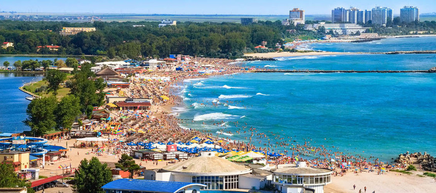 Touroperator: Jumătate dintre românii care merg în vacanţă de Sfânta Maria sunt la al doilea concediu din această vară, litoralul fiind destinaţia favorită