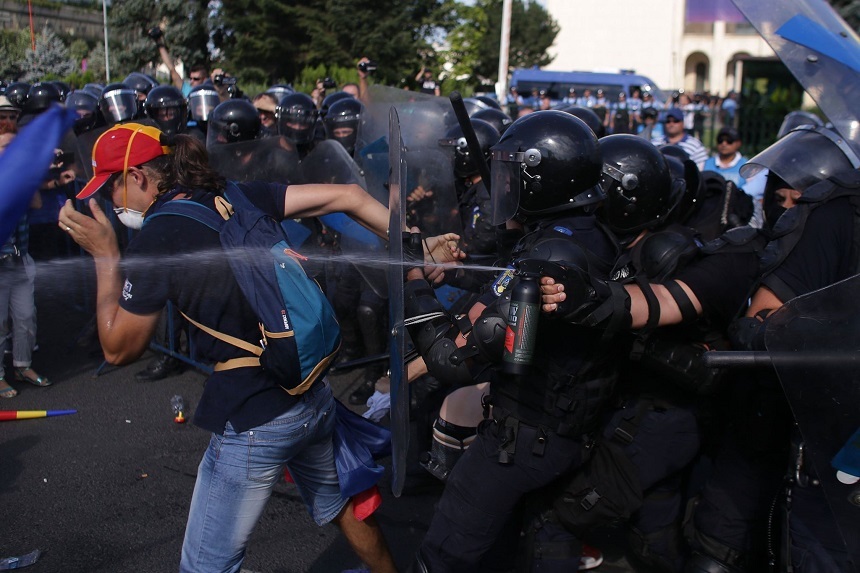 Jandarmeria Bucureşti: În Piaţa Victoriei a fost prezent procurorul militar Bogdan Pîrlog, care s-a autosesizat cu privire la evenimentele de la protestul de vineri