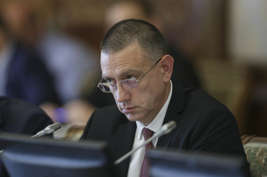 Fifor: Săptămâna viitoare vom aproba HG pentru derularea achiziţiilor sistemului de instalaţii mobile de lansare de rachete anti-navă