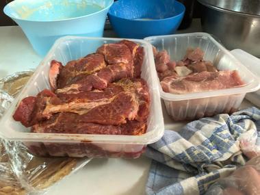 Terasă din Mamaia şi restaurant din Constanţa, închise temporar de Protecţia Consumatorilor după ce au fost găsite produse expirate şi gândaci. VIDEO

