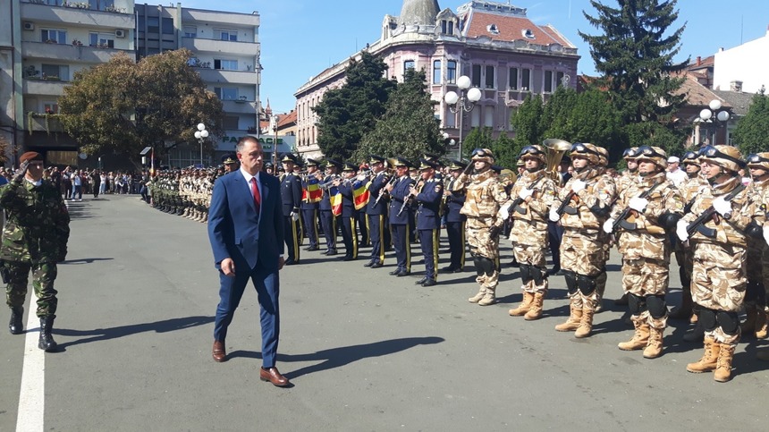 Programul "Cadet pentru o zi", prin care tinerii voluntari petrec o zi în cazărmi pentru o eventuală carieră militară, se extinde la o săptămână