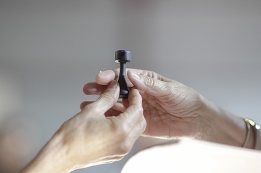 Referendum pentru modificarea Constituţiei - 5,72 % prezenţă la vot la închiderea urnelor/ O angajată a unei primării din Dolj a votat în numele a 17 persoane; în Bucureşti, o persoană a încercat să fure 80 de buletine de vot