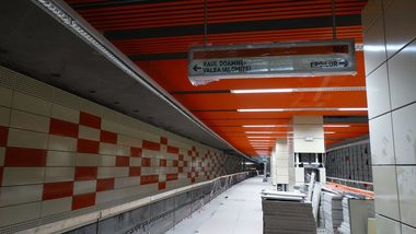 Intersecţia dintre străzile Eroilor şi Eroii Sanitari este complet funcţională de sâmbătă, după ce lucrările de suprafaţă la metrou s-au încheiat