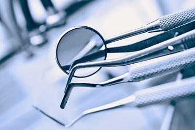 Sprijin financiar de 990 de lei, oferit de PMB pentru montarea de aparate dentare fixe copiilor cu vârste între 10 şi 17 ani