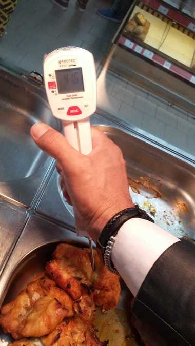 Protecţia Consumatorilor a amendat Profi Eforie Nord cu 65.000 de lei şi a închis temporar linia gastronomică a supermarketului