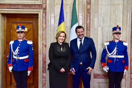 Ministrul de Interne Carmen Dan s-a întâlnit cu omologul său italian, Matteo Salvini; securitatea, cooperarea poliţienească şi preluarea de către România a preşedinţiei Consiliului UE, între temele de discuţie