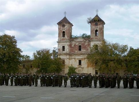 Primarul Falcă acuză MApN că blochează de doi ani începerea lucrărilor la cazarma în care ar urma să fie mutaţi militarii din Cetatea Aradului. FOTO