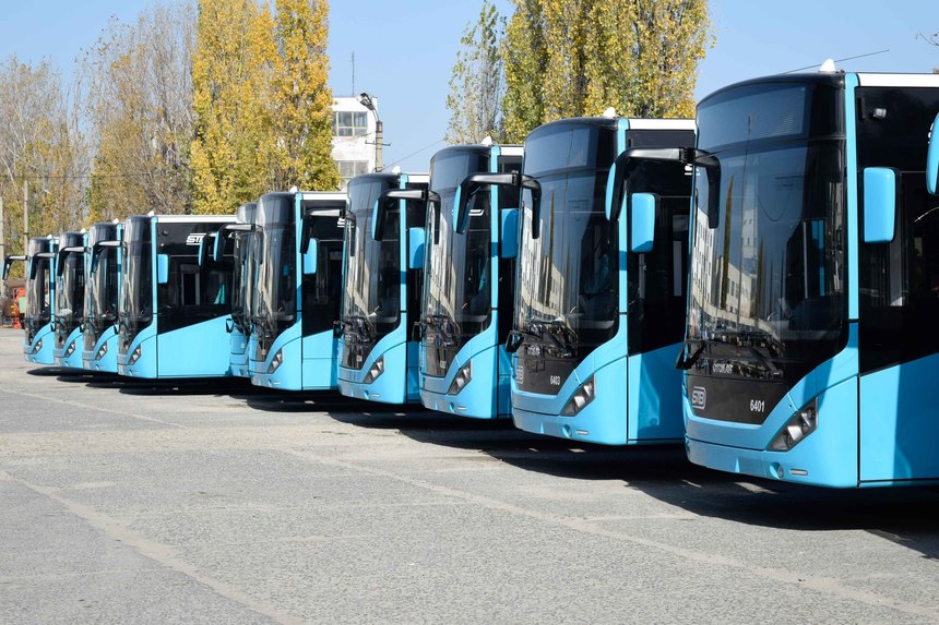 Primele 20 de autobuze Euro 6 de la Otokar, ajunse în Bucureşti, la autobaza Titan - FOTO