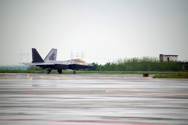Ministrul canadian al Apărării vizitează astăzi baza Mihail Kogălniceanu