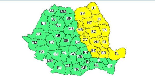 Codul galben de ninsori, prelungit până luni, la ora 22.00, în zona Carpaţilor Orientali şi în Moldova; în trei judeţe este cod galben de vânt puternic