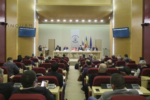 Şedinţă CGMB: Rectificare bugetară, cu 10 milioane de lei la Catedrala Mântuirii Neamului, premii de 5.000 de lei pentru bucureştenii cu vârsta de 100 de ani, schimbarea stâlpilor de iluminat din Parcul Regele Mihai I