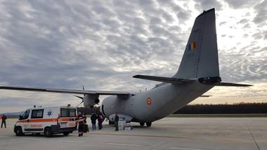 Copil de aproape patru ani, cu arsuri provocate de un lichid fierbinte pe aproximativ 30% din suprafaţa corpului, transportat cu un avion militar de la Satu Mare la Bucureşti