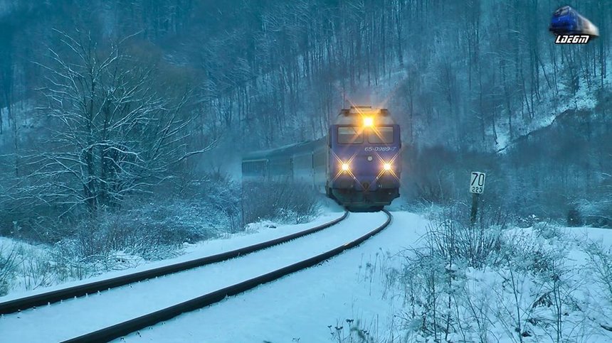 CFR: Întârzieri ale trenurilor din cauza circulaţiei în condiţii de iarnă; toate magistralele de cale ferată sunt deschise