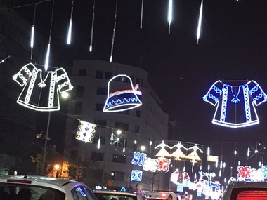 Iluminatul festiv al Capitalei va fi aprins vineri seară; sunt peste 9 milioane de beculeţe tip led şi elemente decorative unicat, între care "Coloana Infinitului"