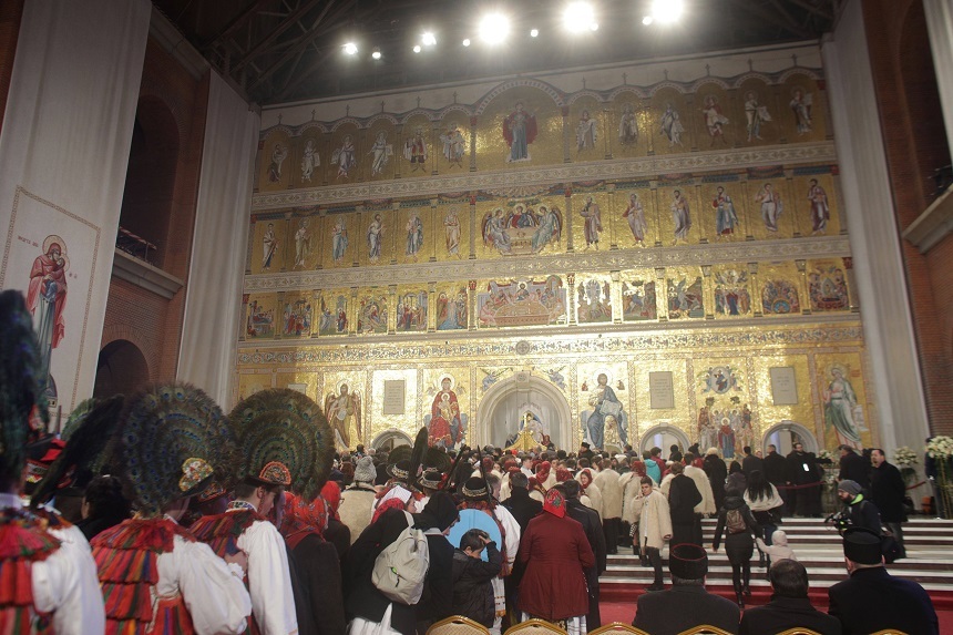 Primul hram al Catedralei Naţionale, serbat astăzi, de Sfântul Apostol Andrei; slujba va fi oficiată de Patriarhul Ierusalimului şi PF Daniel