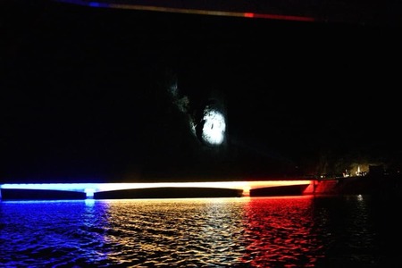 Tricolor pe Dunăre, în judeţul Mehedinţi. Chipul lui Decebal, sculptat în stâncă, a fost iluminat pe timp de noapte. FOTO