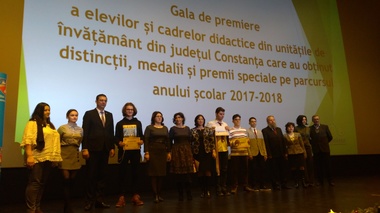Constanţa: 170 de elevi şi profesori, medaliaţi la olimpiade internaţionale şi naţionale, au fost premiaţi de Consiliul Judeţean cu 230.000 de lei